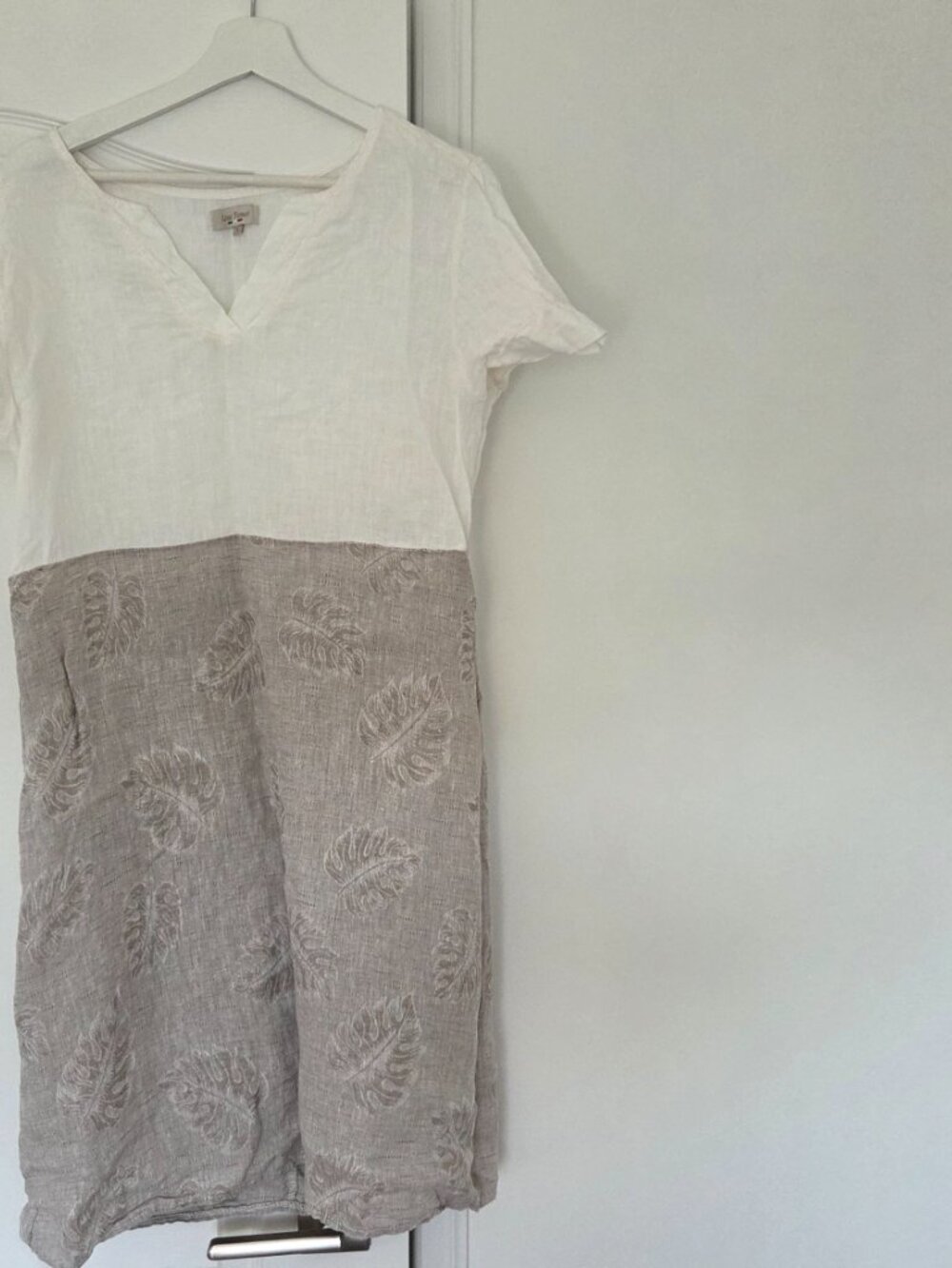 Beautiful Linen White and Beige Dress. Like New - Picture 3 of 10